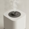 Gros plan sur la buse rotative et la molette de réglage de l'humidificateur