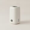 Humidificateur ultrasonique blanc de 4 litres vu de trois quarts sur fond clair