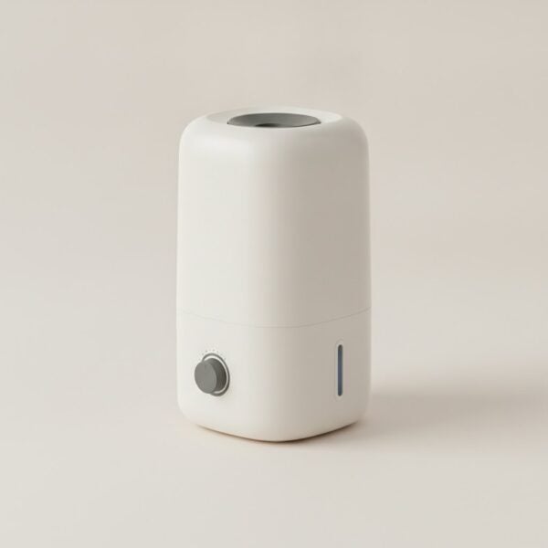 Humidificateur ultrasonique blanc de 4 litres vu de trois quarts sur fond clair