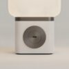 Détail de l'anneau tactile et du port USB-C sur le socle de la lampe Détail de l'anneau tactile et du port USB-C sur le socle de la lampe