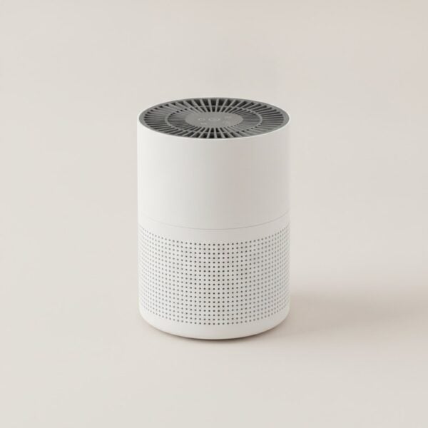 Purificateur d'air compact cylindrique blanc avec grille d'aspiration, vue de face