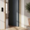 Sonnette vidéo installée sur le montant d'une porte d'entrée d'un logement français Sonnette vidéo installée sur le montant d'une porte d'entrée d'un logement français