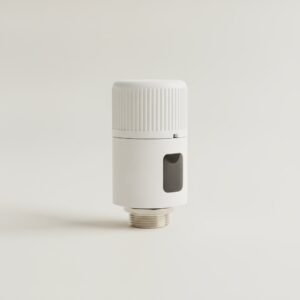 Tête thermostatique connectée blanche avec écran et bague de réglage, vue de trois quarts